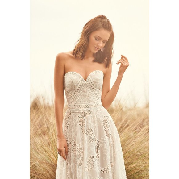 Lillian West 66115 Sample Wedding Gown Size 14 - Picture 3 of 11